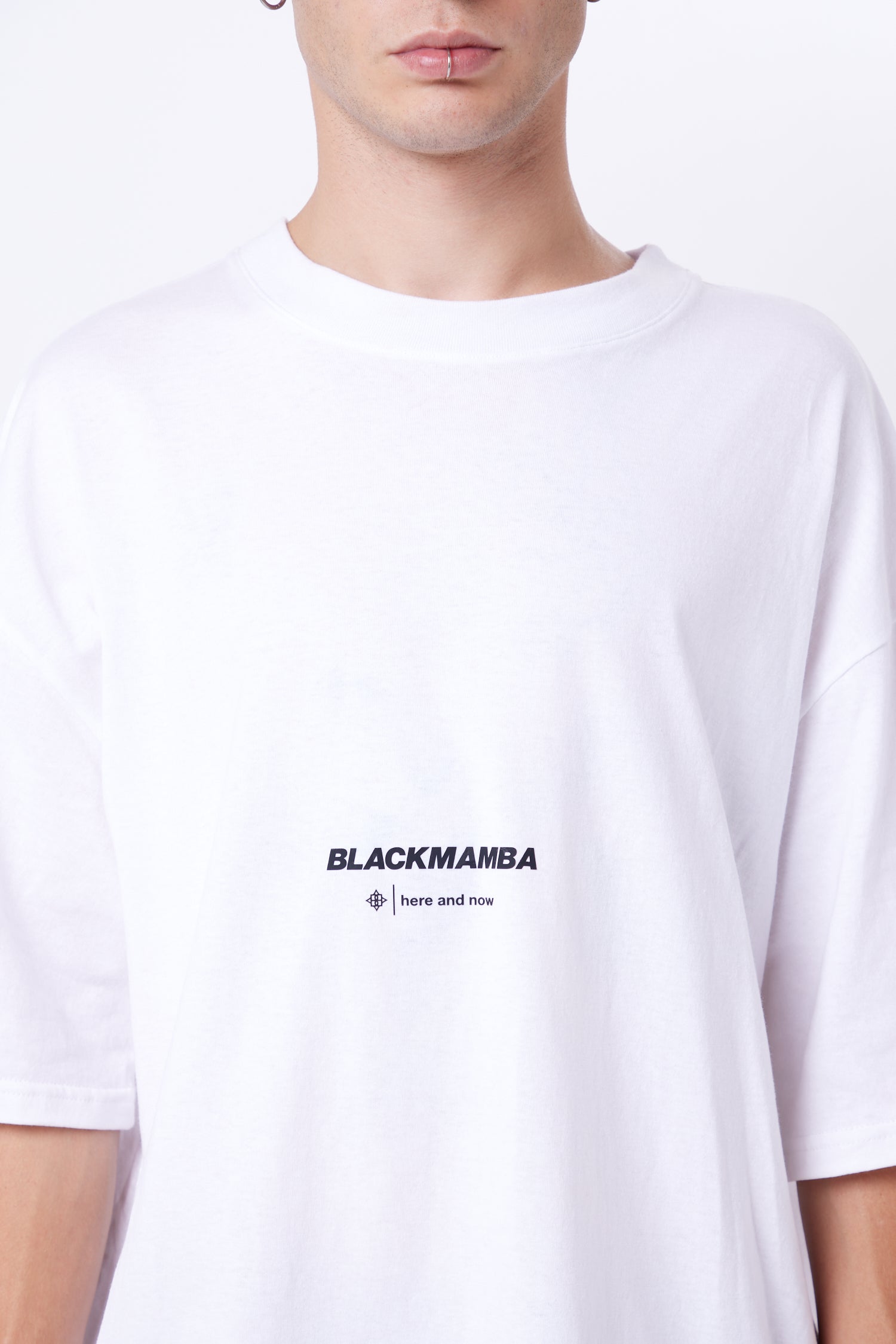 PLAYERA OVERSIZED HERE AND NOW WHITE
